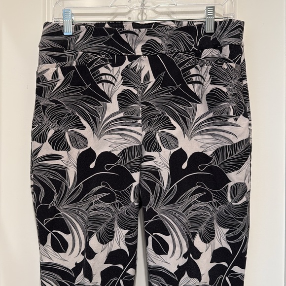 Chico’s Black and Gray Leaf Print Pants - Picture 2 of 7